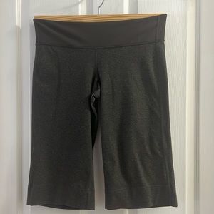 Lululemon Crop Pants Grey Size 6 Excellent Condition